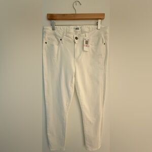 NWT Paige Skyline Ankle Peg Jeans Women’s Size 32